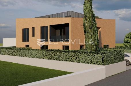 Poreč, okolica, elegantan stan u novogradnji s privatnim vrtom i parkingom