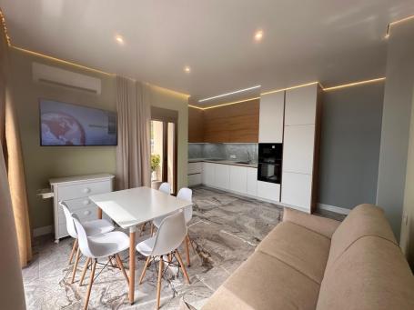 Izdavanje, Stan, 68m2 , Tivat