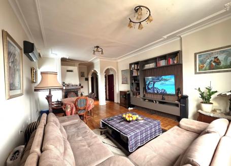 Trosoban lijepo namješten duplex stan, 126m², Malo brdo, Podgorica