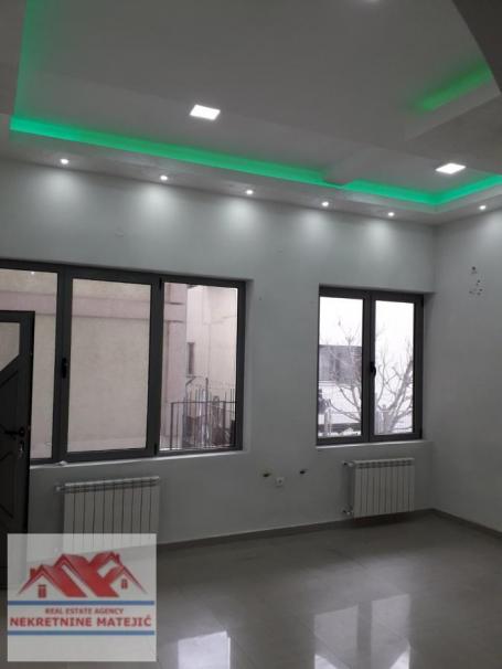 LOKAL, CENTAR, 43M2, GREJANJE NA GAS, CENA ZAKUPA - 350 E