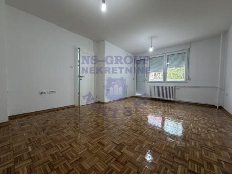 Odličan, kompletno renoviran stan na Limanu 4