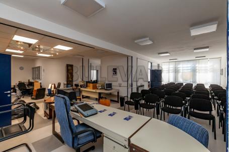 Poslovni prostor, Vožda Karađorđa, 232m2+133m2 podrum