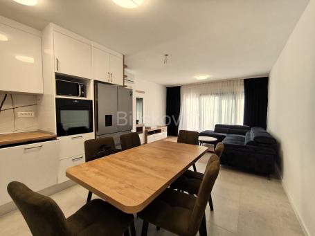 Prodaja, Klara, trosoban stan 76,35m na drugom  katu, terasa, parking