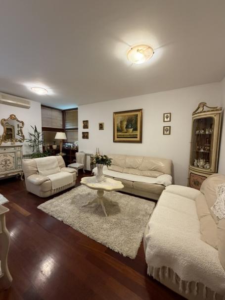 Trosoban stan, 100m2, Centar, IZDAVANJE