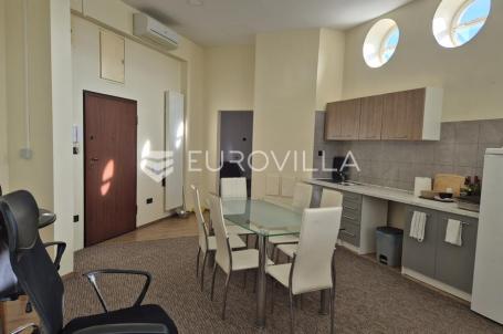 Zagreb, Trnje, Vukovarska ulica, peterosoban stan 129 m², 7. kat, lift