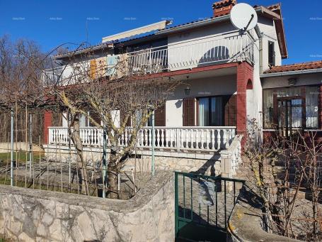 Haus Labin 3-stöckiges Haus mit 3 Wohnungen zu einem realistischen Preis.