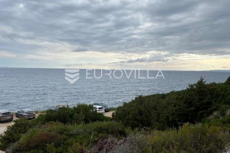 Hvar, Milna, jedinstveno građevno zemljište prvi red do mora