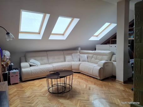 STARI GRAD GUNDULIĆEV VENAC 80m2 , (T) ,275000e