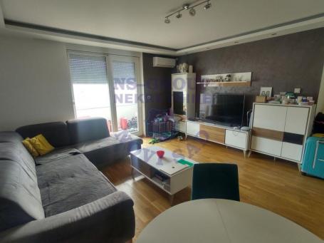 Trosoban stan na Novoj Detelinari 69m2