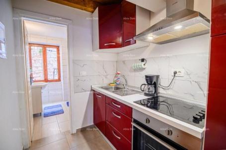Stan Prodaja namještenog i renoviranog stana-prvi red do mora! Umag