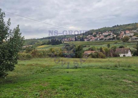 Prodaje se plac u Karlovcima 