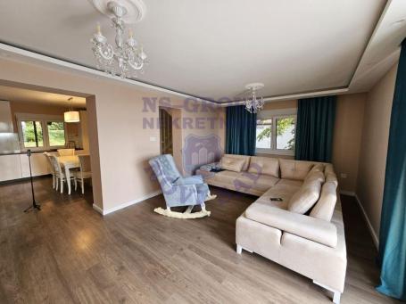Odlična kuća u Sremskoj Kamenici 337m2