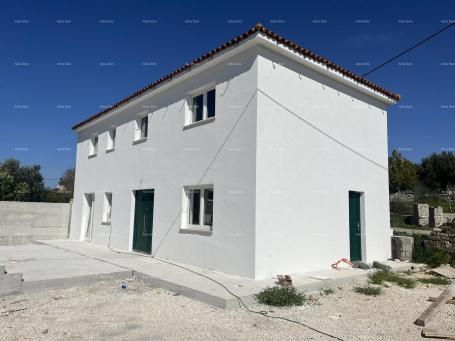 Kuća Prodaje se  atraktivna kuća u visokoj fazi gradnje, blizu Kanfanara