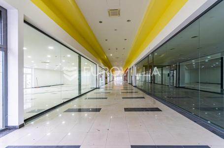 Prelog, poslovni kompleks površine 3725 m²