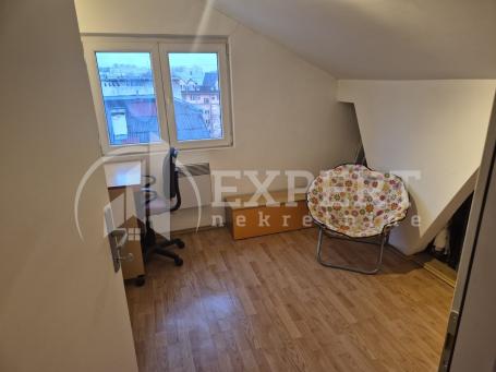 Troiposoban stan 64m2, Crveni Pevac