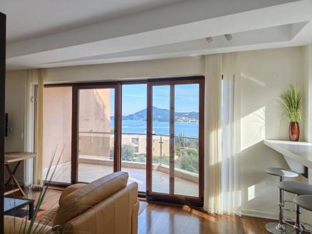Appartement avec vue mer et montagne à vendre à Kamenovo, Riviera de Budva