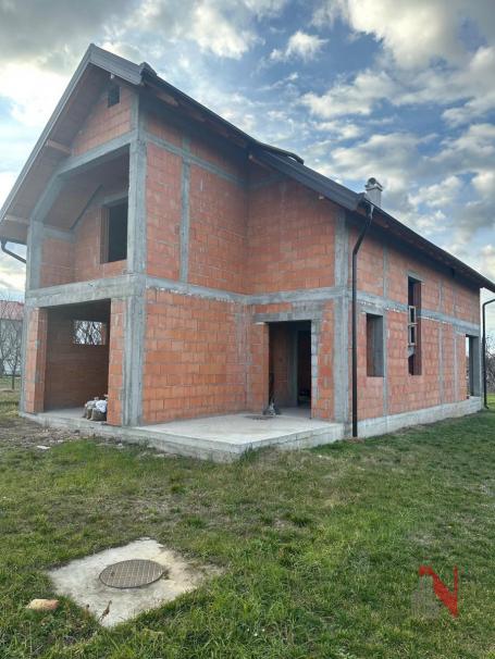 Kuća 190 m², 7 a placa, Petrovaradin, Novi Sad