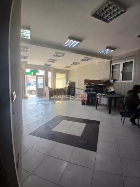 Lokal za izdavanje – Surčin – 97m² – frekventna lokacija + 8 parking mesta