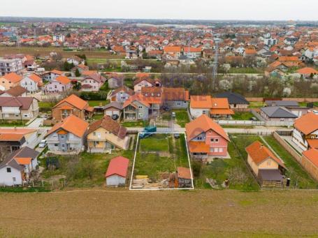 SAMO KOD NAS! Građevinski plac, uknjižen