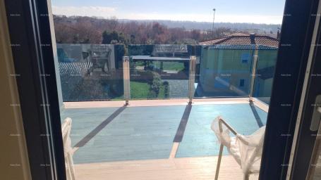 Apartment Modern apartment with parking space and storage in block F, near Umag!