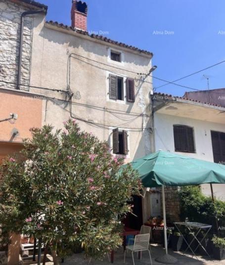 Kuća Na prodaju kamena kuća za renovaciju – okolica Buja