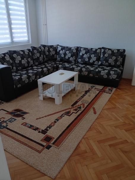 Izdaje se stan na Panteleju, 55m2