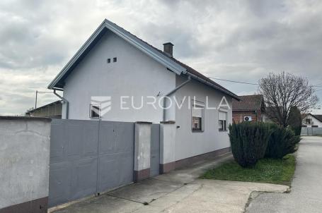 Vukovar, Borovo naselje, kuća 90 m² dodatni stambeni prostor, okućnica 663 m²