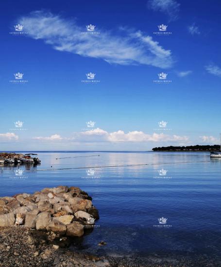 Istra , Poreč , stan 45m2 , pogled na more , 400m od mora , namješten , terasa , parking