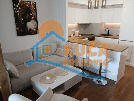 Izdaje se luksuzna garsonjera u kompleksu Planet residence, 39m2