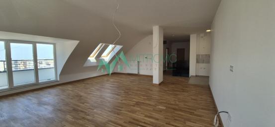 Petrovaradin -  Useljiv, Trosoban stan - dupleks 84 m2 sa povratom PDV 