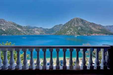 Opremljena kamena vila sa pogledom na more u kompleksu zatvorenog tipa, Kotor, K