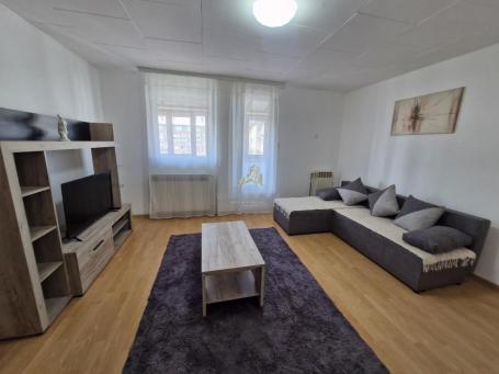Dvosoban stan kod Doma zdravlja, renoviran i useljiv odmah