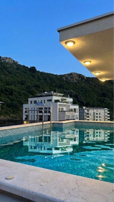 Apartment mit Dachpool in Rafailovići – 250 Meter vom Meer entfernt.