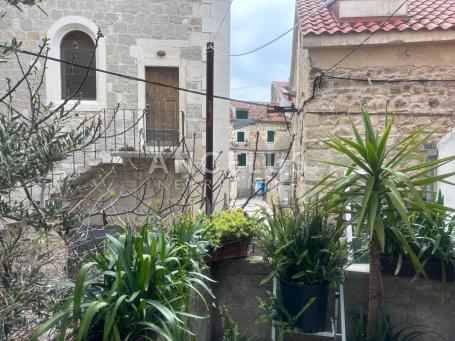 Split, Varoš - Stan u kamenoj kući, 63 m2, PRODAJA