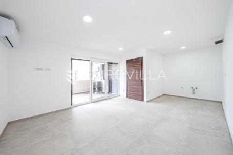 Zagreb, Srednjaci, novoadaptiran četverosoban stan, neto površine 76 m²