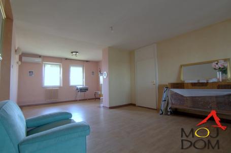 NOVI SAD - KEJ - PETOSOBAN STAN - 179 m2 - 473,800€
