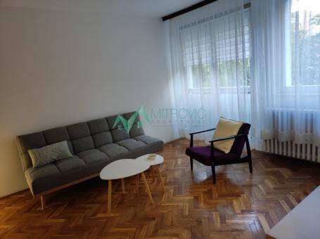 Izdavanje, Stan, 55m2 , Banatić