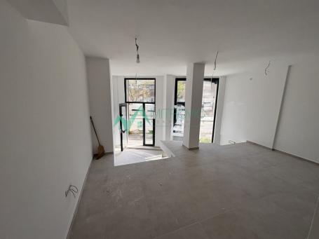 Izdavanje, Poslovni prostor, 134m2 , Grbavica - Telep