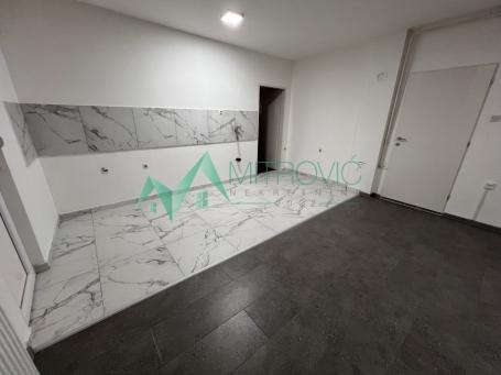Izdavanje, Poslovni prostor, 126m2 , Adice