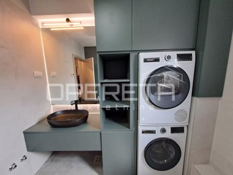 Luksuzan dizajnerski stan na cijeloj etaži – 143 m² + 2 garaže