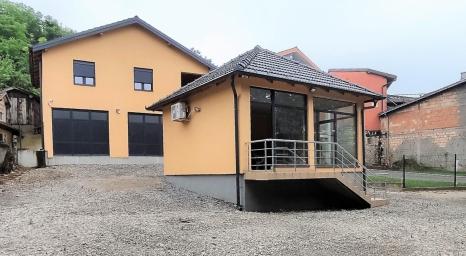Jajinci, Avalski drum, poslovni objekat na 7ari, odmah useljiv . . 
