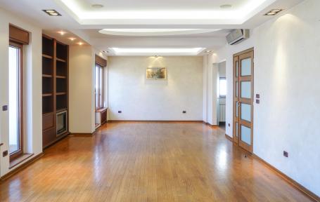 stan 180m2, ZVEZDARA, CRVENI KRST