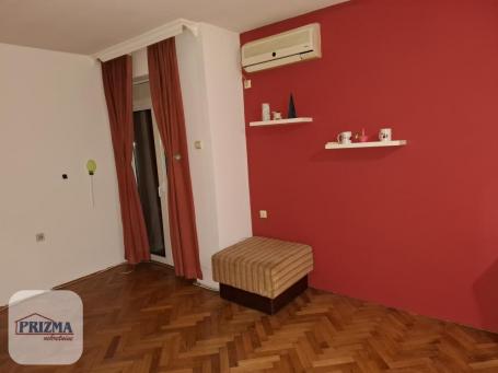 Stan u prodaji niže spratnosti-zidana garaža se prodaje za 5000 eur-a