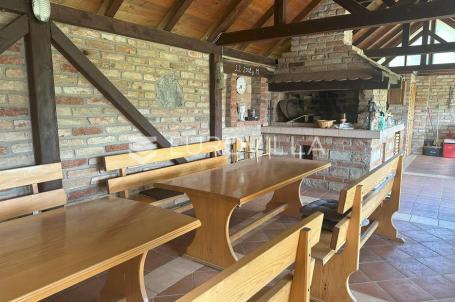 Velika, moderna kuća 386 m² sa stambenim i poslovnim dijelom
