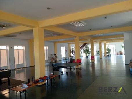  ODLIČAN POSLOVNI PROSTOR OD 720 M2 SA VELIKIM PARKINGOM NA NOVOM NASELJU