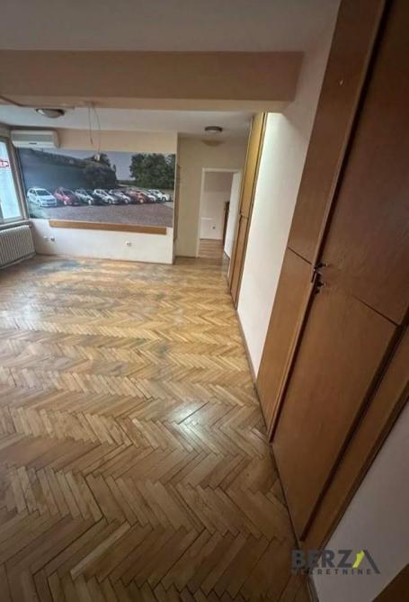  LOKAL OD TRI PROSTORIJE NADOMAK BULEVARA