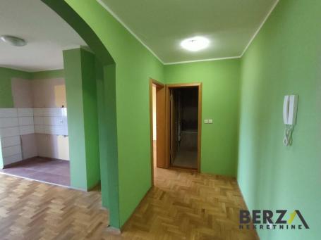  PRAZAN ČETVOROSOBAN STAN NA NOVOJ DETELINARI