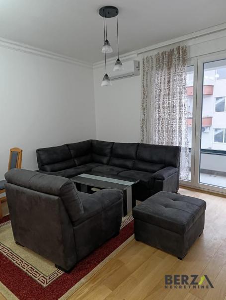  NEUSELJAVAN DVOSOBAN STAN U NOVOJ ZGRADI SA NOVIM NAMEŠTAJEM, GRBAVICA
