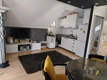 DVOIPOSOBAN STAN, KOMPLETNO NAMEŠTEN, VETERNIČKA RAMPA, MINIMALNI TROŠKOVI