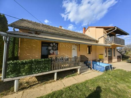 Obiteljska kuća u mirnom dijelu Petrijevaca